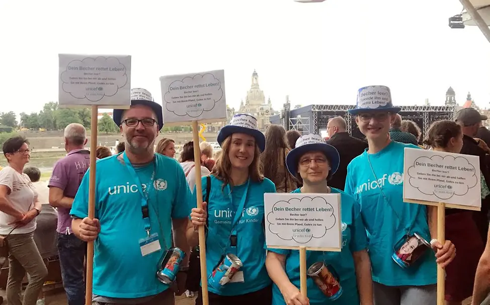 Impression von der Pfandaktion der UNICEF AG Dresden bei den Filmnächten 2023 Impression von der Pfandaktion der UNICEF AG Dresden bei den Filmnächten 2023