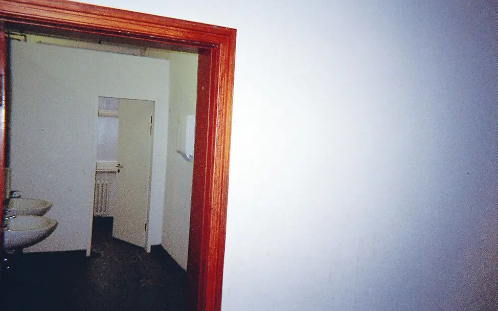 Familien müssen sich in den Unterkünften in der Regel Gemeinschaftstoiletten teilen. | © UNICEF/anonymous Geflüchtete in Deutschland: Familien müssen sich in den Unterkünften in der Regel Gemeinschaftstoiletten teilen.