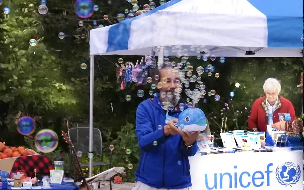 UNICEF-Grußkarten, Musik und Kuchen hausgemacht und viele kleine Seifenblasen | LAGA Bad Gandersheim copy-laga-unicef-3-seifenblasen-1155x722-538kb
