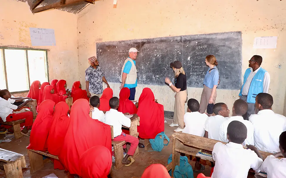 Kenia: Eine Schulklasse im Dürregebiet. | © UNICEFKenya/LucasOdhiambo Kenia: Eine Schulklasse im Dürregebiet.