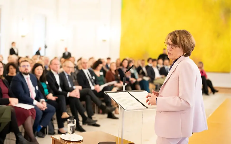 UNICEF-Schirmherrin Elke Büdenbender bei dem Grußwort |© Bundesregierung/Steffen Kugler UNICEF-Schirmherrin Elke Büdenbender bei dem Grußwort