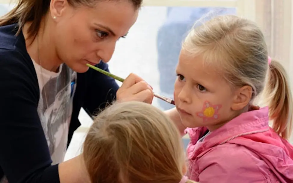 Kinder-Schminken ist immer eine Attraktion.