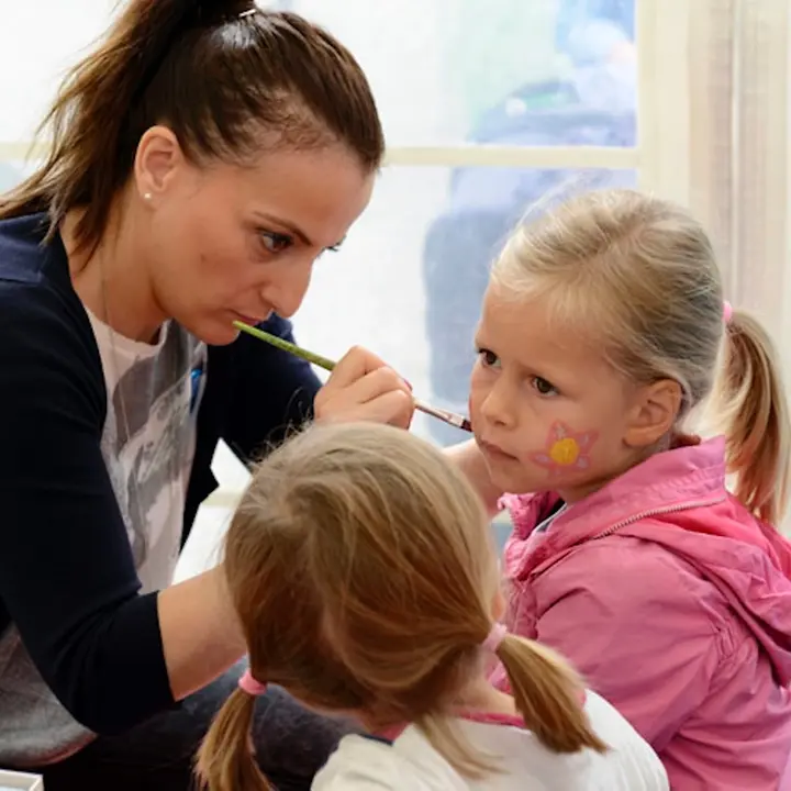 Kinder-Schminken ist immer eine Attraktion.