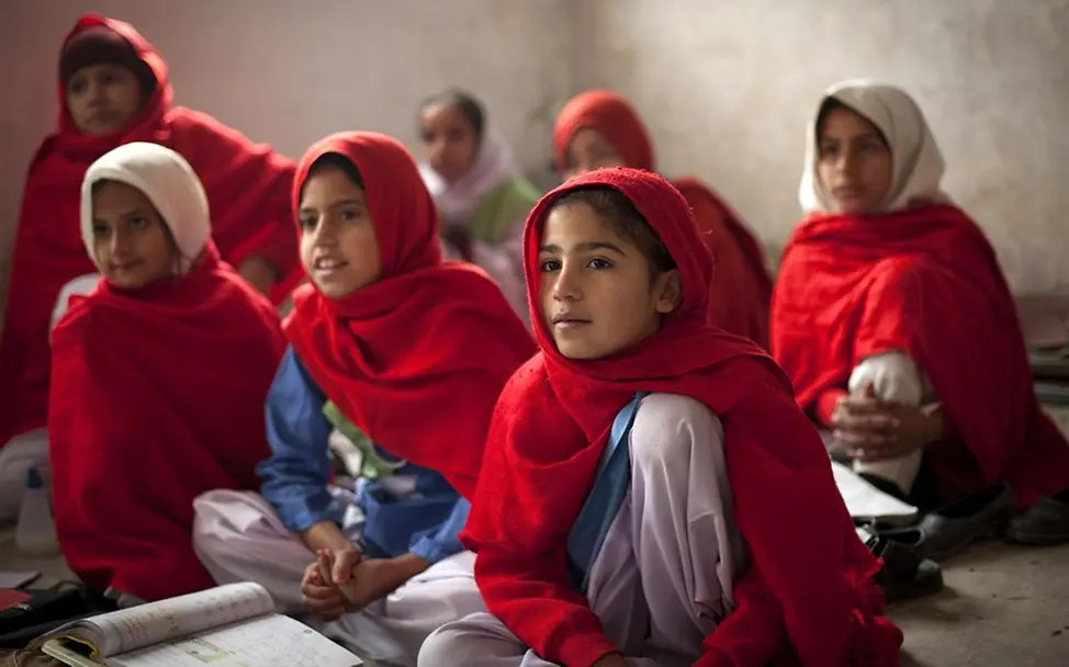 Ein Ort zum Lernen dank UNICEF-Hilfe in einem Dorf im Distrikt Nowshera. © UNICEF/Ramoneda Ein Ort zum Lernen dank UNICEF-Hilfe in einem Dorf im Distrikt Nowshera. © UNICEF/Ramoneda
