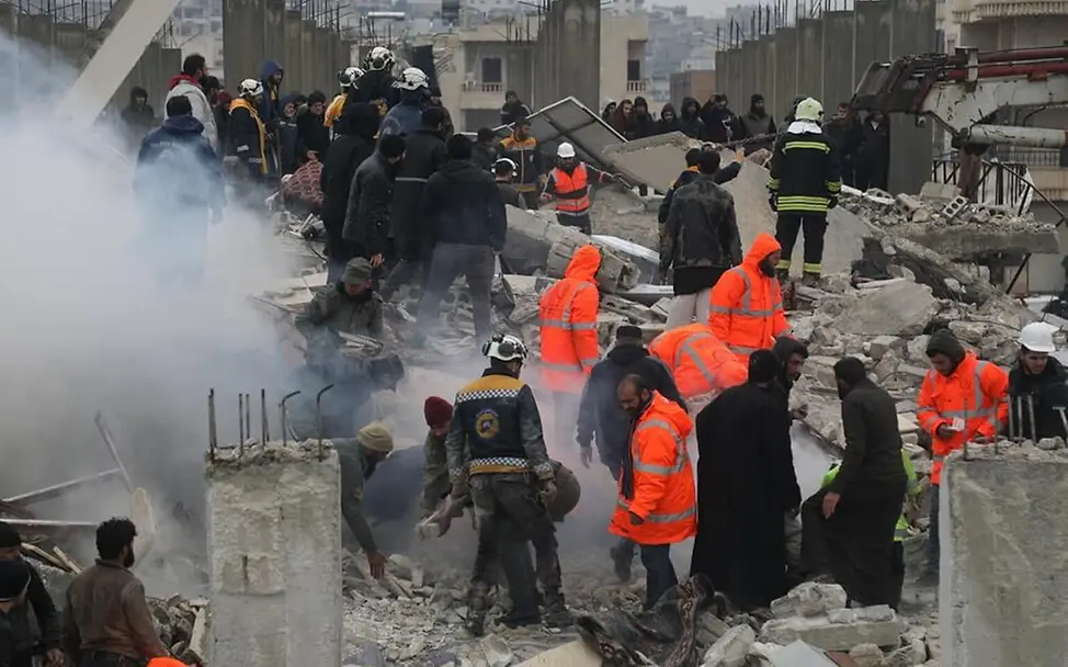 Erdbeben in Syrien und der Türkei: Helfer suchen nach Überlebenden | © UNICEF/Suleiman Erdbeben in Syrien und der Türkei: Helfer suchen nach Überlebenden