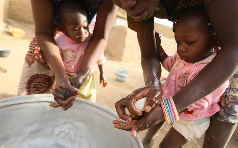 Händewaschen schützt vor Krankheiten. ©UNICEF/NYHQ2012-0343/Asselin ©UNICEF/NYHQ2012-0343/Asselin