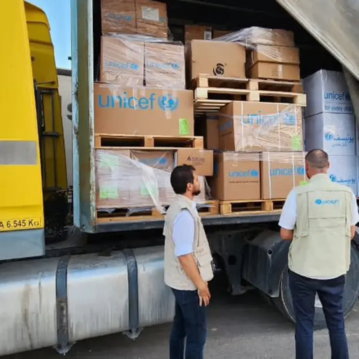 Libyen Unwetter: Ein Lkw mit Hilfsgütern von UNICEF | © UNICEF/Hareb Libyen Nothilfe: Nach den Überschwemmungen in Libyen brachte UNICEF schnell Hilfsgüter in die Region.
