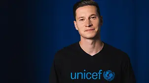 Julian Draxler - Kinderrechte leben. Demokratie stärken. | © UNICEF/Max Menning Julian Draxler - Kinderrechte leben. Demokratie stärken.