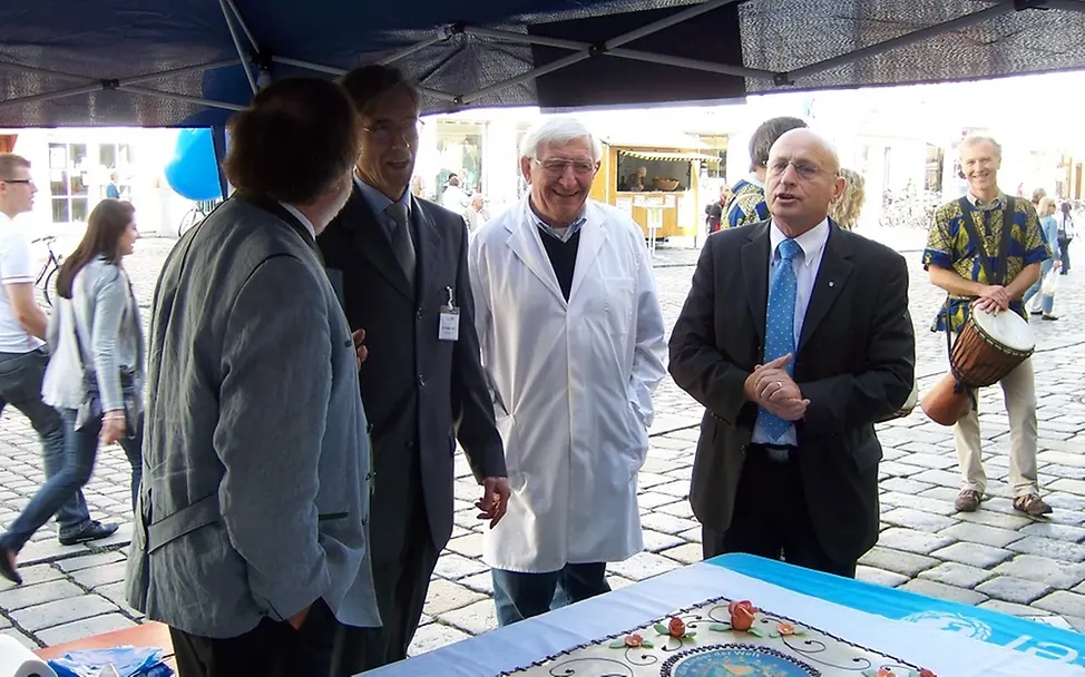 Vier Herren im Gespräch © UNICEF-AG Landshut Vier Herren im Gespräch © UNICEF-AG Landshut