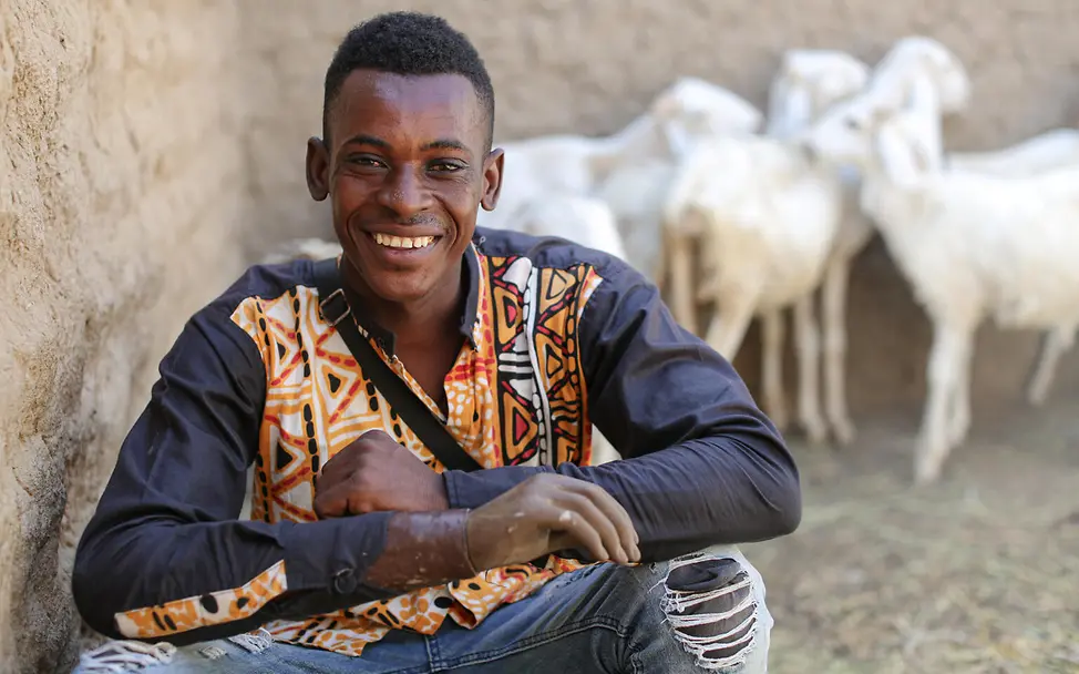 Strahlende Augen und neuen Mut im Herzen. | © UNICEF/Keïta Hama ist glücklich über seine neue Zukunft als Schafshirte in Mali.