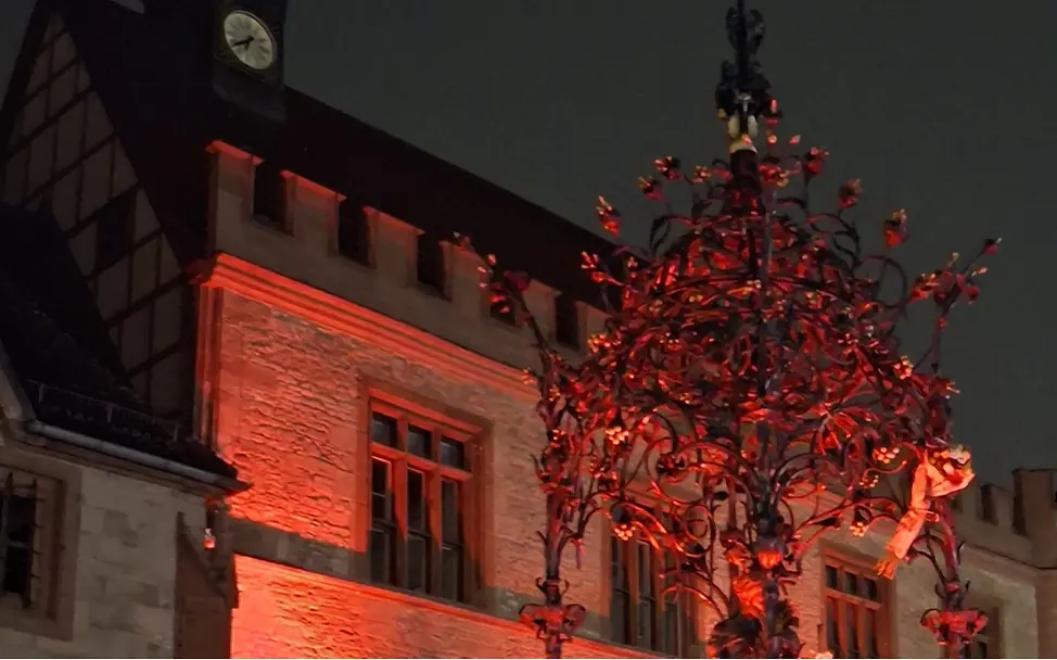 Red Hand Day 2025 am Alten Rathaus in Göttingen 