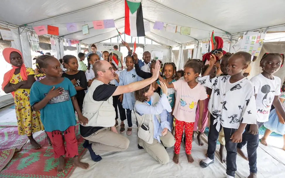 UNICEF-Geschäftsführer Christian Schneider in einem kinderfreundlichen Zentrum im Sudan. | © UNICEF/Elfatih Flüchtlingshilfe Spenden