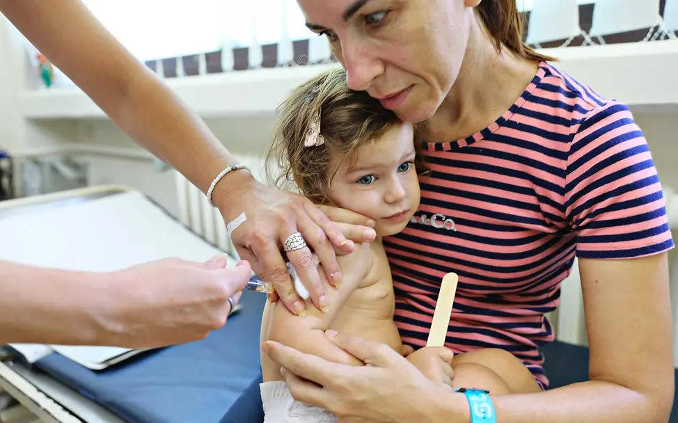 Impfungen Baby: Bei einer Impfung wird das körpereigene Immunsystem aktiviert – für lebenswichtigen Impfschutz