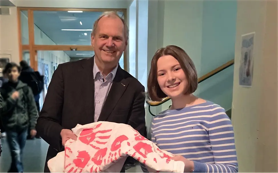 THG-Schülerin Antonia Engelke und der Göttinger Bundestagsabgeordneten Fritz Güntzler