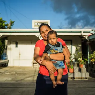 Mama Valea'i und Toji | © UNICEF/San Diego - Highway Child Mama Valea'i und Toji.