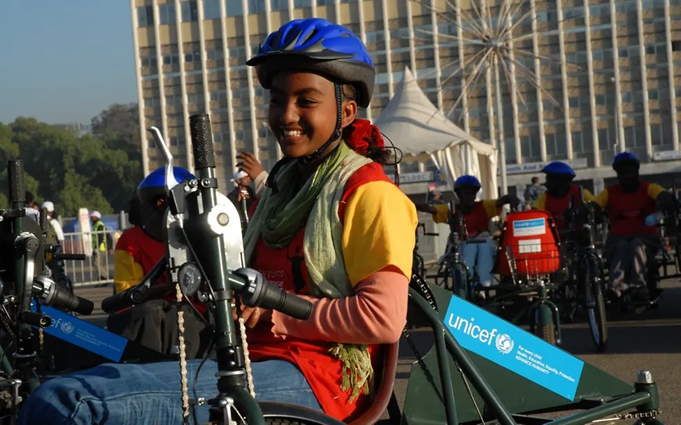 Die 16-jährige Siegerin eines Rollstuhl-Rennens in Äthiopien. ©UNICEF Die 16-jährige Siegerin eines Rollstuhl-Rennens in Äthiopien. ©UNICEF