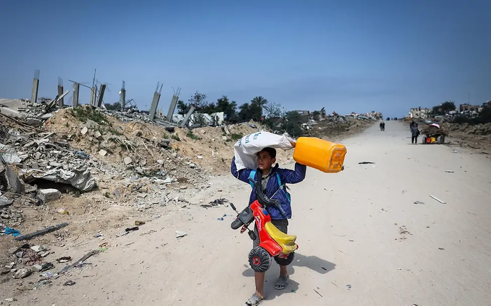 Auf der Flucht immer mit dabei: Ein Wasserkanister.