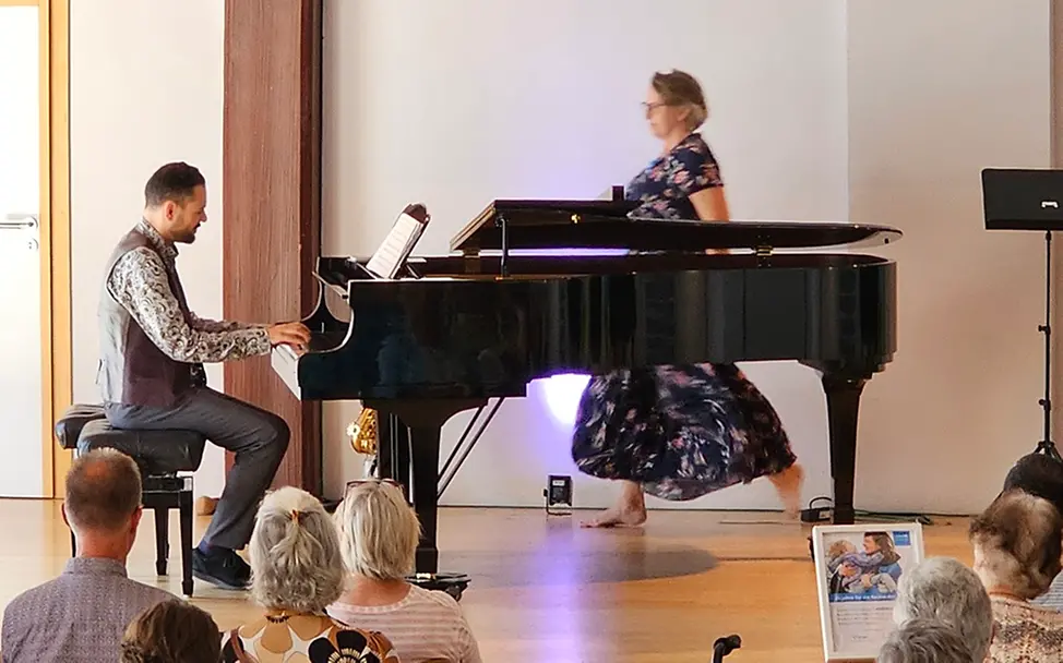 ... Klavierspiel ... © UNICEF-AG Landshut/Karin Erbe