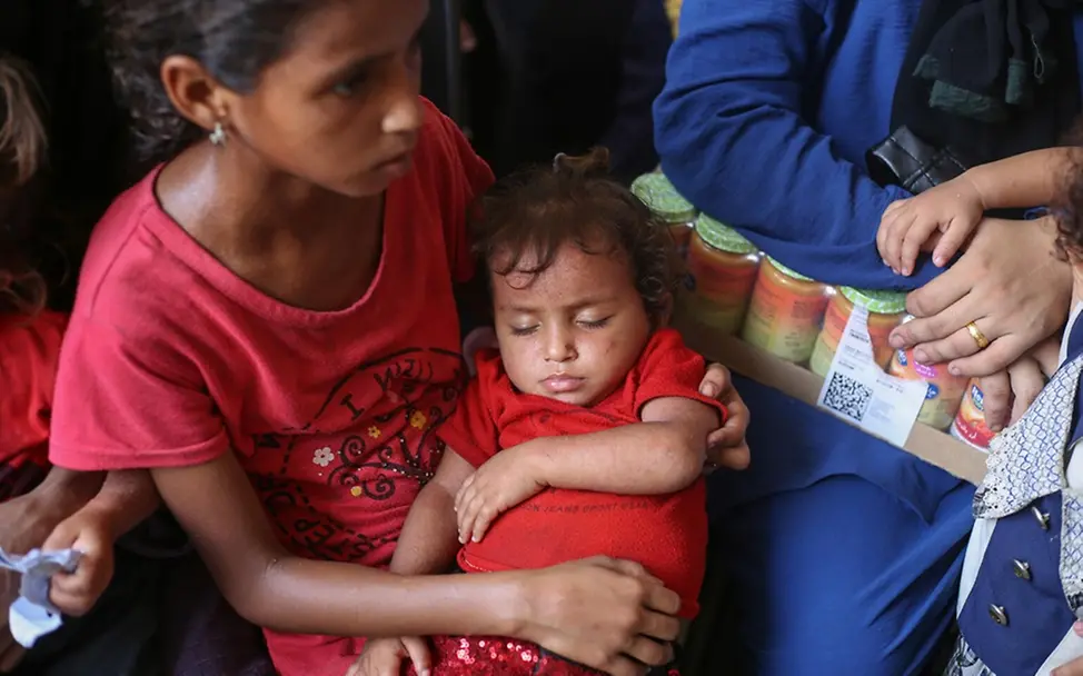 Gaza: Kinder in in einer von UNICEF unterstützen Gesundheitsstation