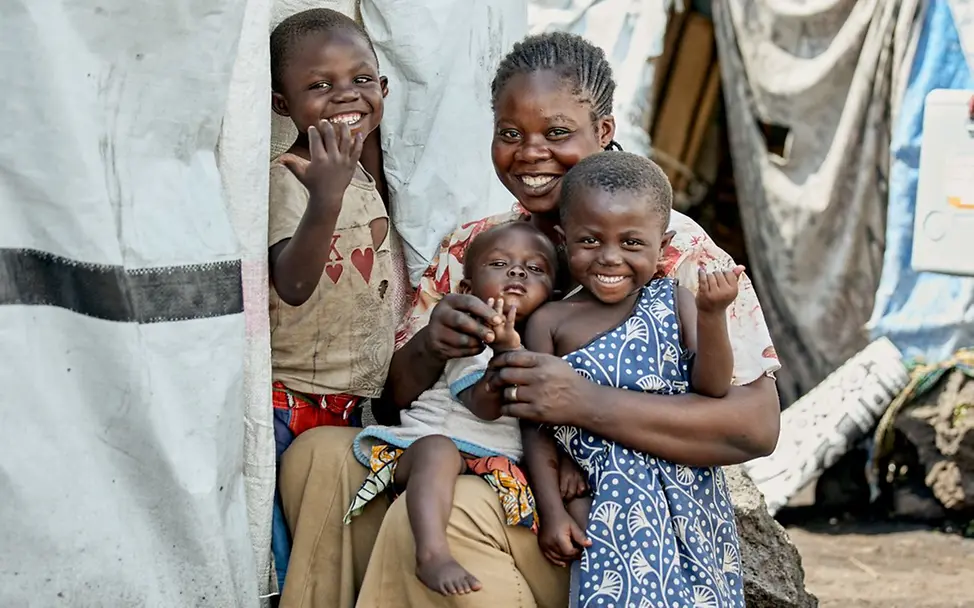 Demokratische Republik Kongo: Kinder mit ihrer Mutter in einem Flüchtlingscamp.