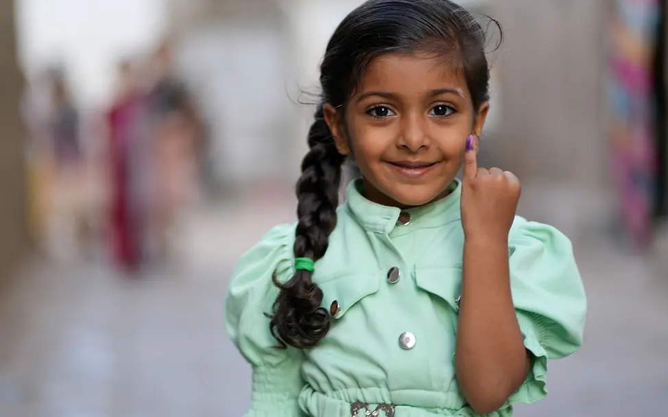 Ein junges Mädchen im Jemen wurde gegen Polio geimpft.