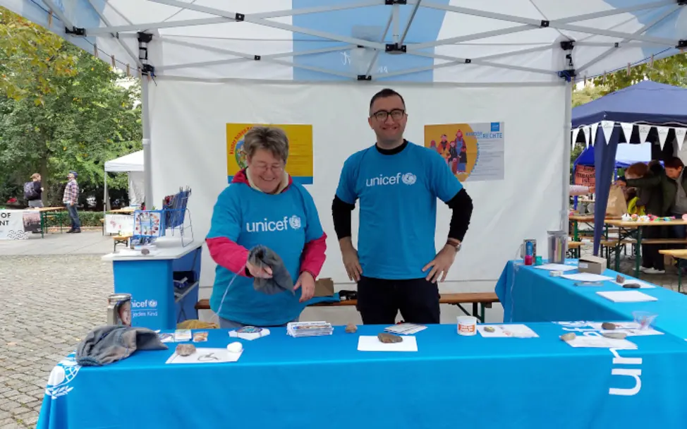 UNICEF-AG Dresden beim Straßenfest der Interkulturellen Tage Aktionsstand der UNICEF-AG Dresden beim Straßenfest der Interkulturellen Tage
