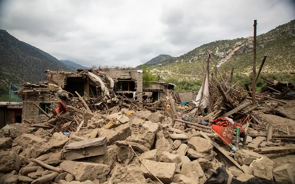 Zerstörung nach dem Erdbeben in Afghanistan | © UNICEF/Meerzad Kinder: Zerstörung nach dem Erdbeben in Afghanistan
