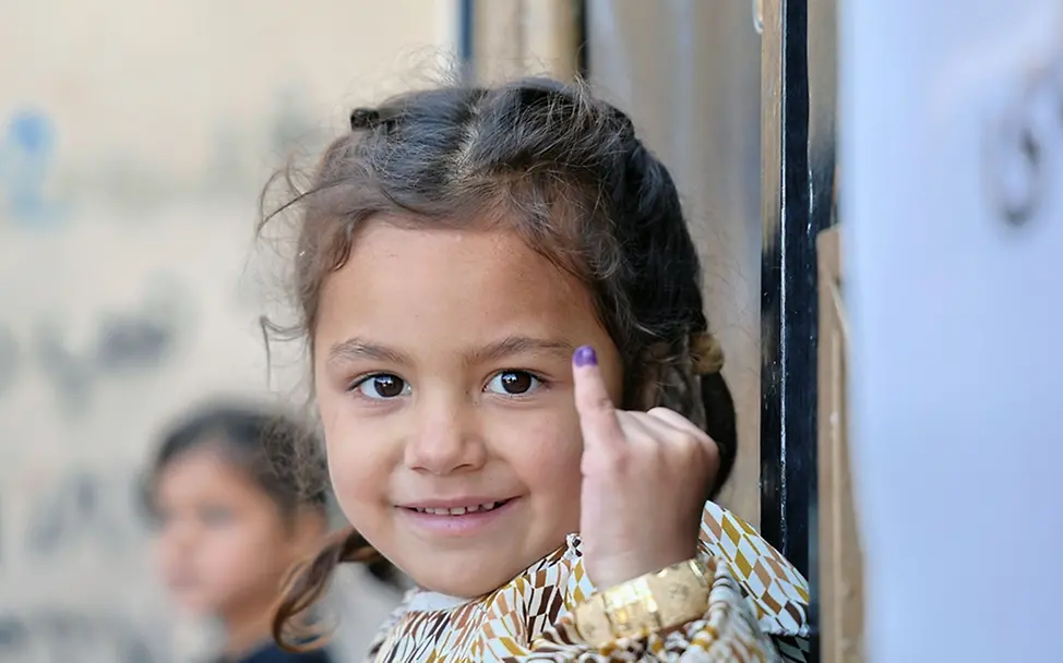 Ein markierter Finger nach erfolgreicher Impfung