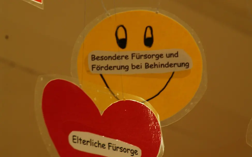 Kinderrecht-Symbole im Klassenzimmer. ©UNICEF/Dietz Kinderrecht-Symbole im Klassenzimmer. ©UNICEF/Dietz