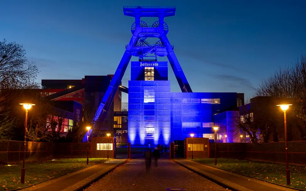 Zeche Zollverein strahlt blau für Kinderrechte | © Zeche Zollverein Zeche Zollverein: Kinder Kinderrechte
