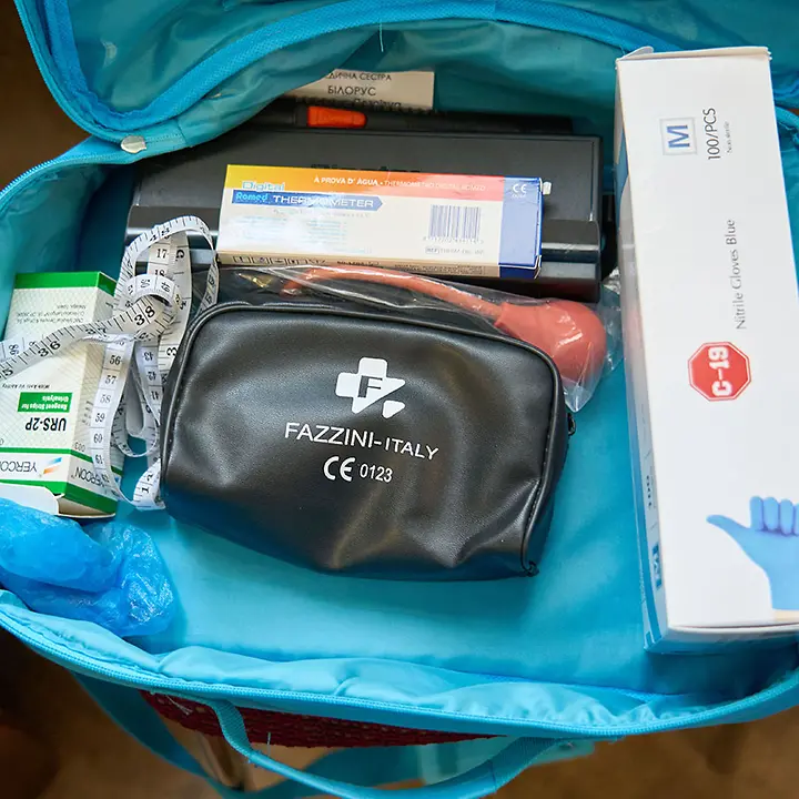 Erste-Hilfe-Sets können groß und klein bei Verletzungen versorgen UNICEF Erste-Hilfe-Set