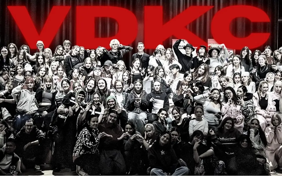 Über 200 Menschen an, darunter Tänzer und Tänzerinnen aus ganz Deutschland