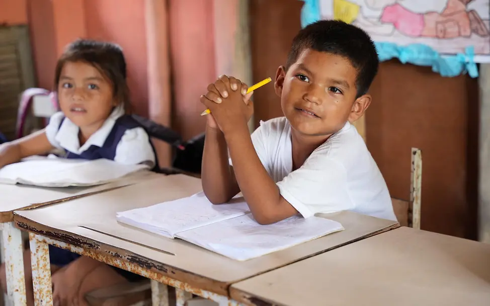 Schulkinder in Venezuela sitzen in einem Klassenzimmer | © UNICEF/Pocaterra Venezuela Krise: Schulkinder in Venezuela sitzen in einem Klassenzimmer.