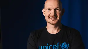 UNICEF-Botschafter Alexander Gerst | © UNICEF/UNI647298/Menning UNICEF-Botschafter Alexander Gerst