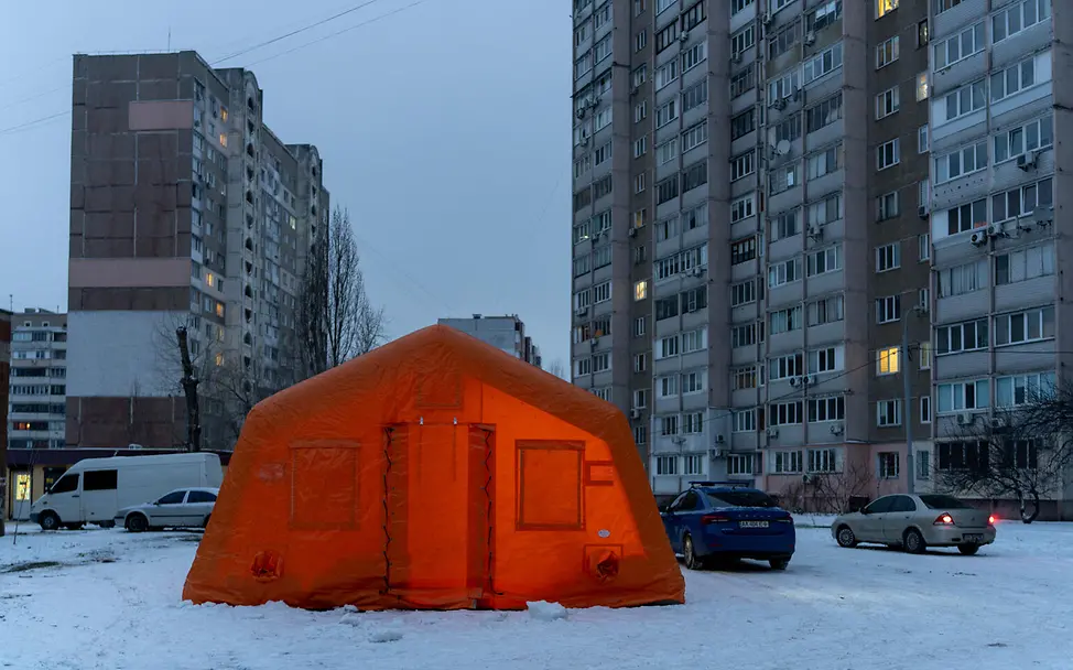 Ukraine Krieg: Wärmezelte helfen den Familien, den Winter zu überstehen. 