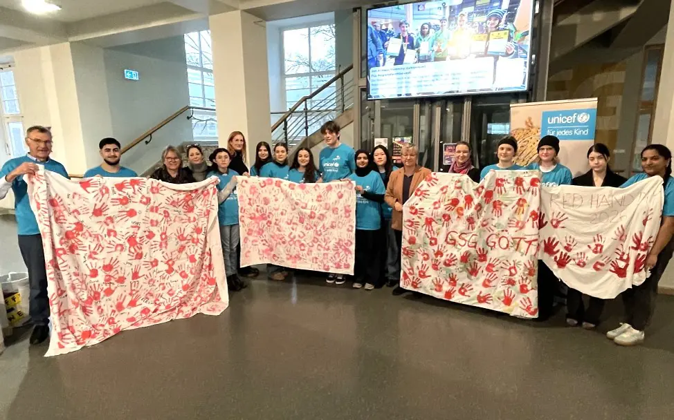 Coole Banner aus Göttingen für einen wichtigen Aufruf | © Peter Traupe mod by UNICEF Göttingen Coole Banner aus Göttingen für einen wichtigen Aufruf