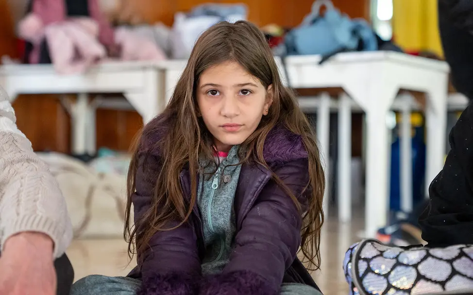 Libanon Krieg: Ein Mädchen ist in einer Notunterkunft untergekommen. 