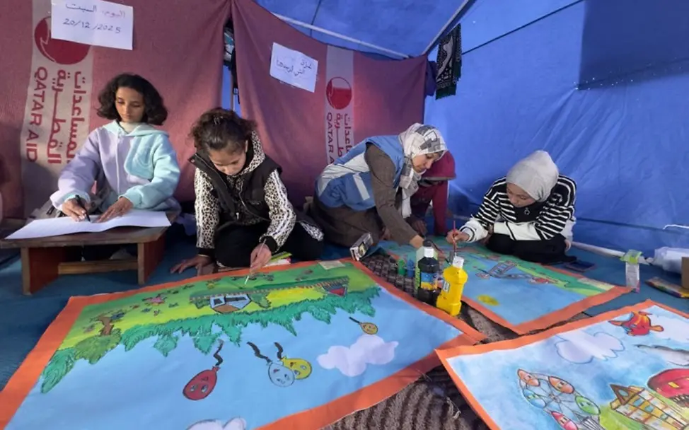 Kinder zeichnen Bilder