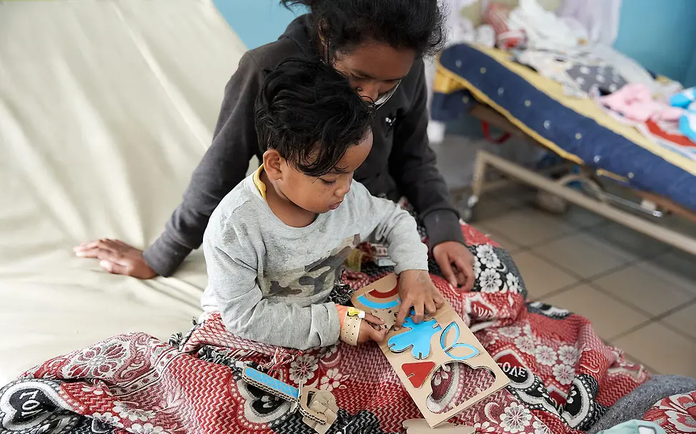 Project Play: Im Gesundheitszentrum wird das Spielzeug aus Pappe genutzt.