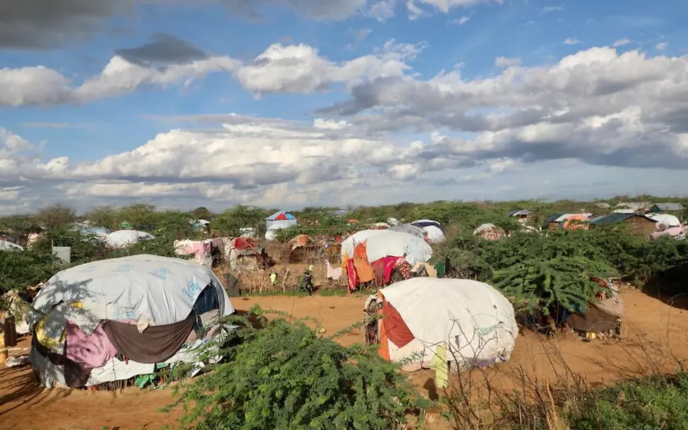 Hunger in Kenia: Eine Ansammlung von Hütten in einem Flüchtlingslager in Dadaab.