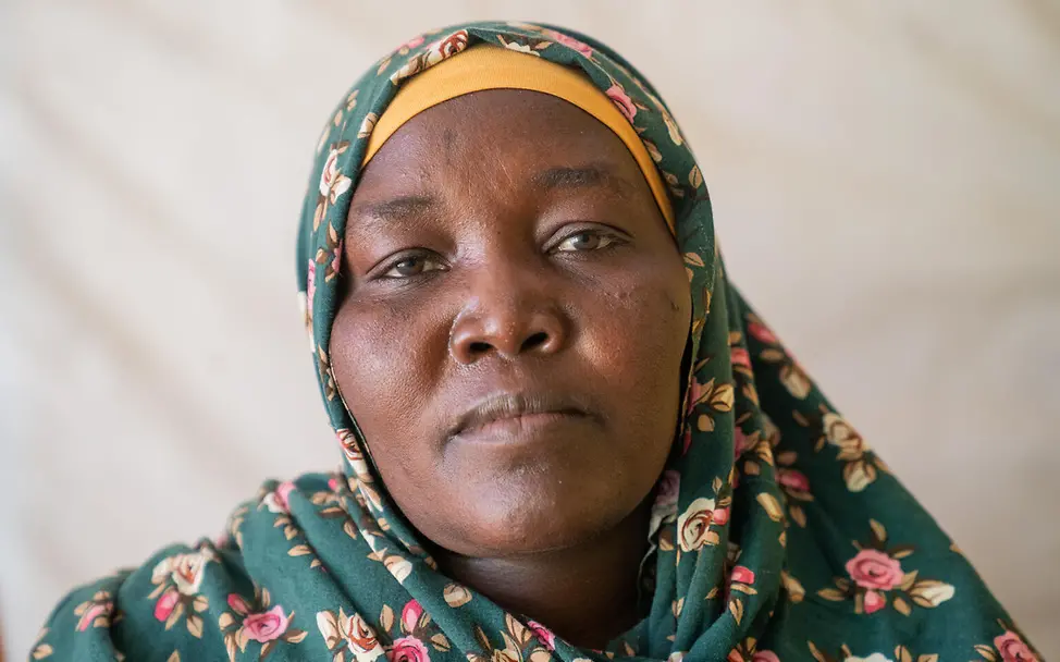 Eine Hebamme in einem Gesundheitszentrum in Nord-Darfur | © UNICEF/Jamal Sudan Geflüchtete Al-Fashir: Amina arbeitet als Hebamme in einem Gesundheitszentrum in Nord-Darfur