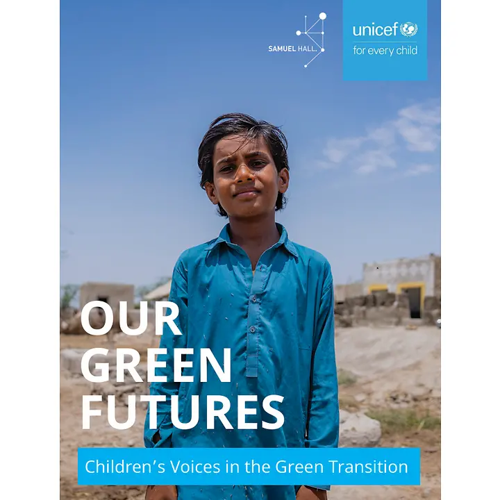 Bild von Junge in türkisenem Hemd.