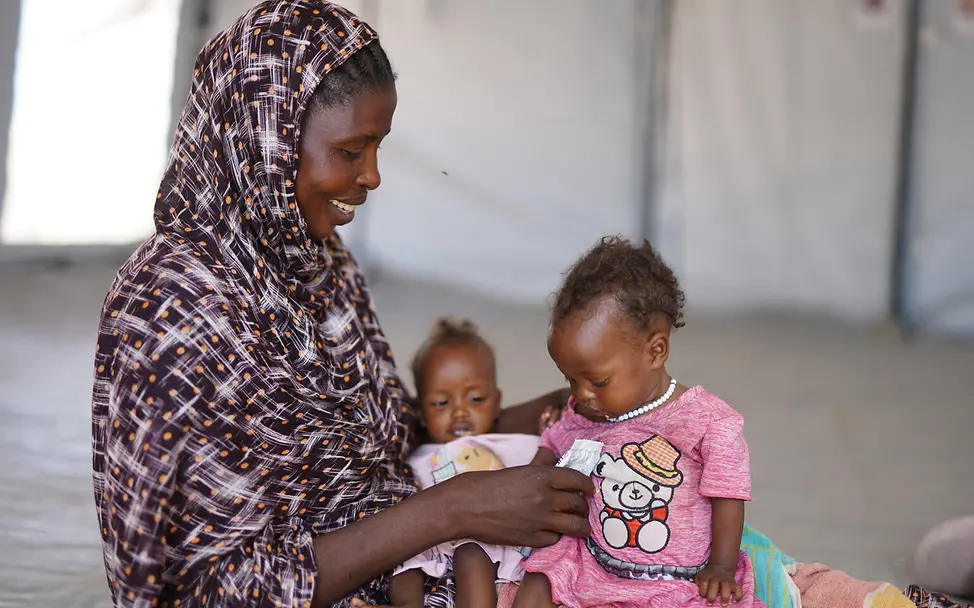 Sudan Hungersnot: Mutter mit Zwillingen