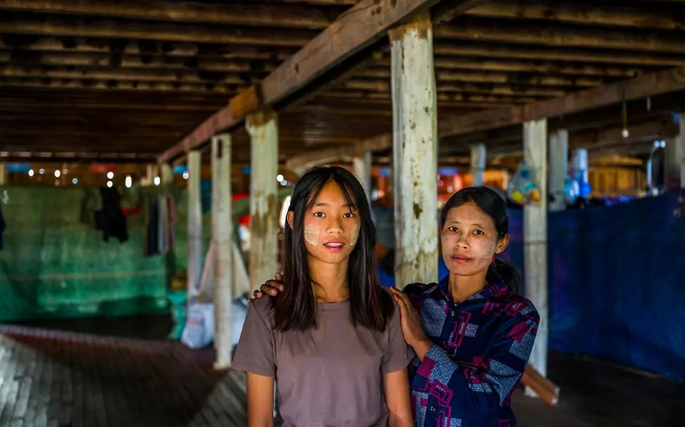 Pan Lay Pyay (13) lebt mit Mutter in einer provisorischen Unterkunft.