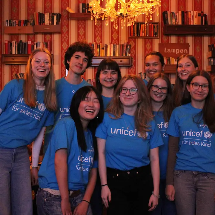An der Organisation des Pub Quiz beteiligte UNICEF-Engagierte