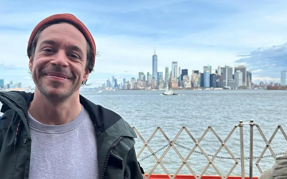 Tobias Krell in New York. | © Tobias Krell privat Tobias Krell vor der Skyline New Yorks