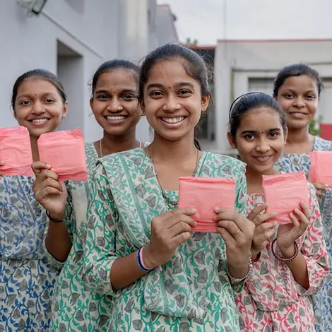 Menstruation: Akshita (16) und ihre Freund*innen nehmen an Veranstaltungen zum Thema Menstruationshygiene teil.