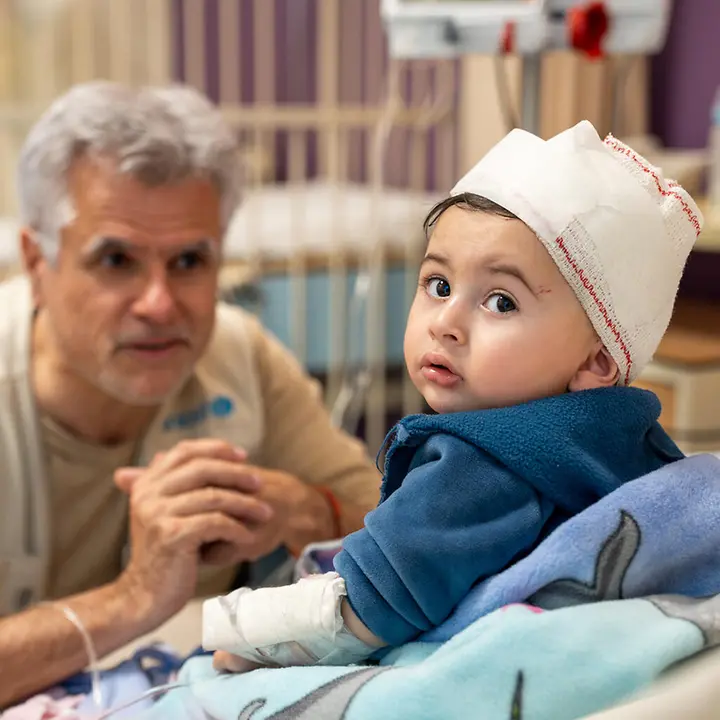 Libanon Krise: Ein bei einem Angriff verletztes Baby wird in einem Krankenhaus in Beirut behandelt. 