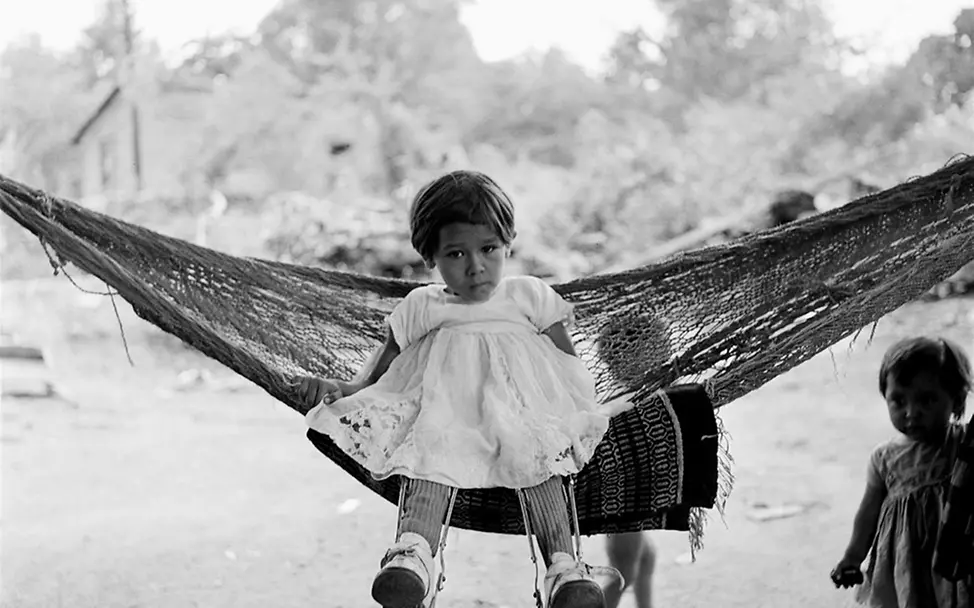 UNICEF 80 Jahre Fotos: Ein Mädchen in Mexiko nach einer Polio-Infektion, 1960.