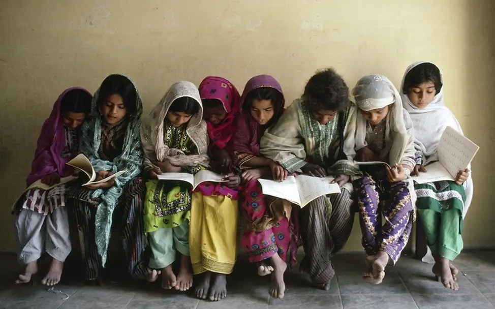 UNICEF 80 Jahre Fotos: Schülerinnen in Pakistan, 1983.